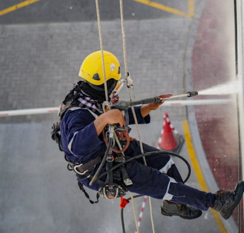 De Voorgevel Krijgt een Softwash Schoonmaakbeurt